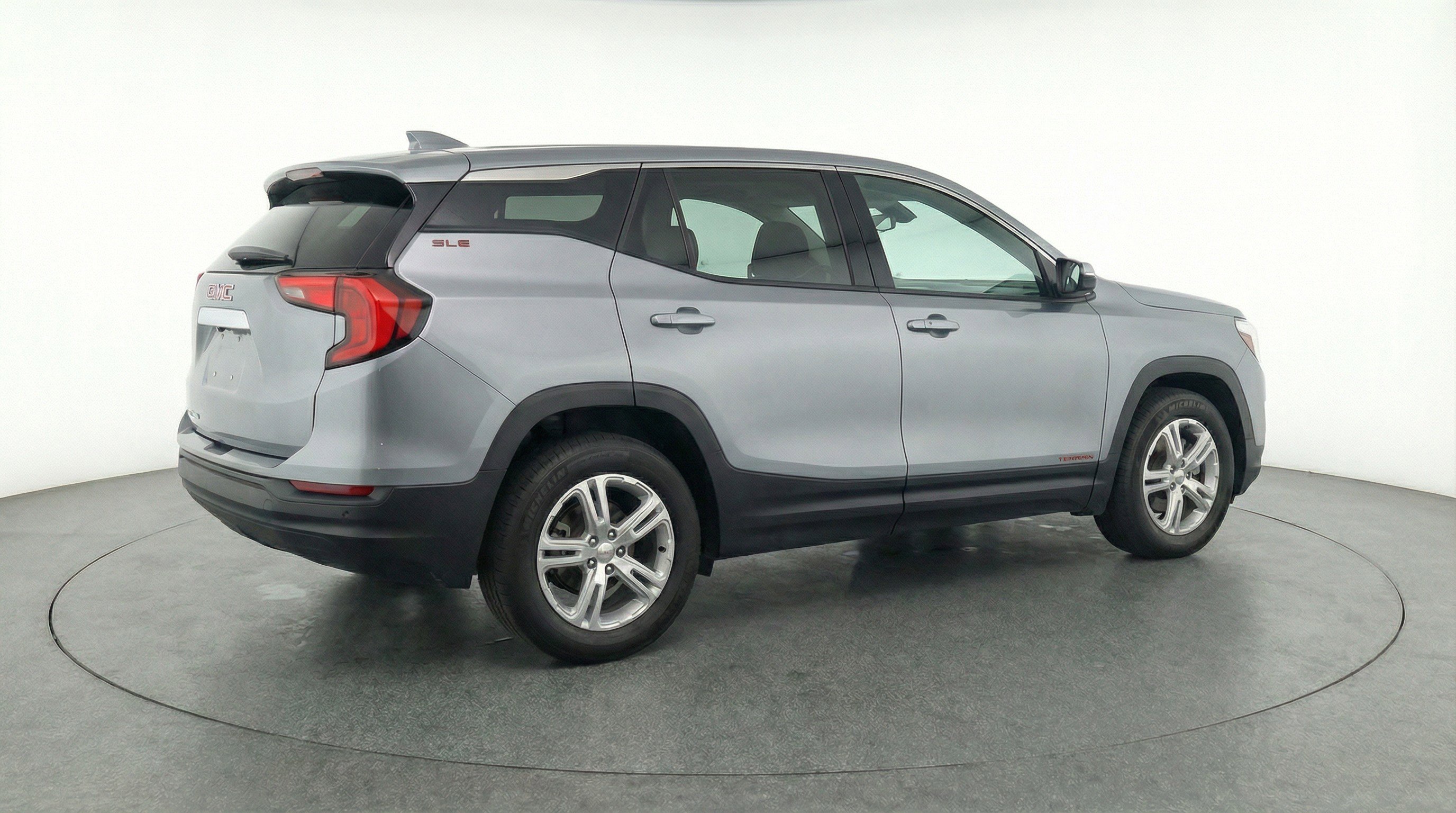 Used 2024 GMC Terrain SLE image 9