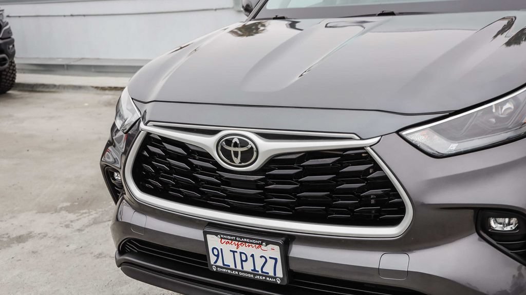 Used 2024 Toyota Highlander XLE AWD/4WD image 6
