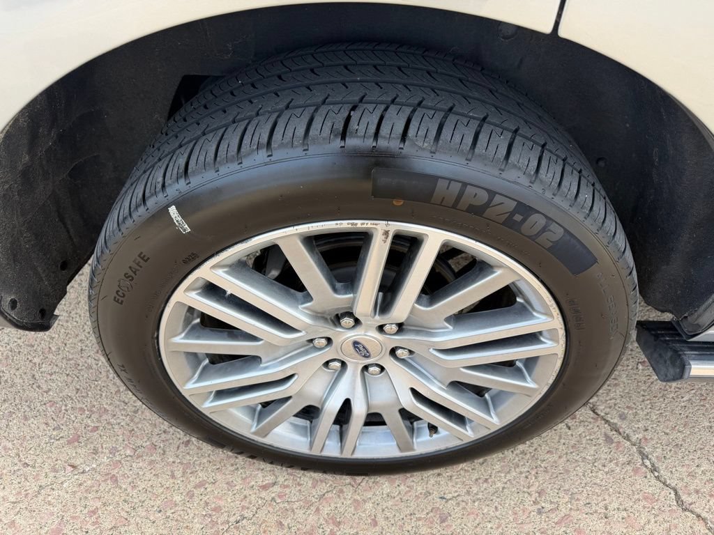 Used 2024 Ford Expedition Limited AWD/4WD image 9