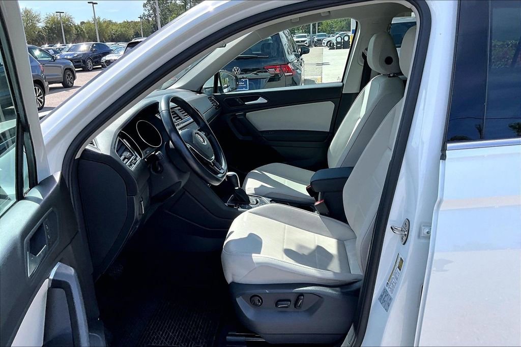 Used 2019 Volkswagen Tiguan SE w/ Panoramic Sunroof Package image 21