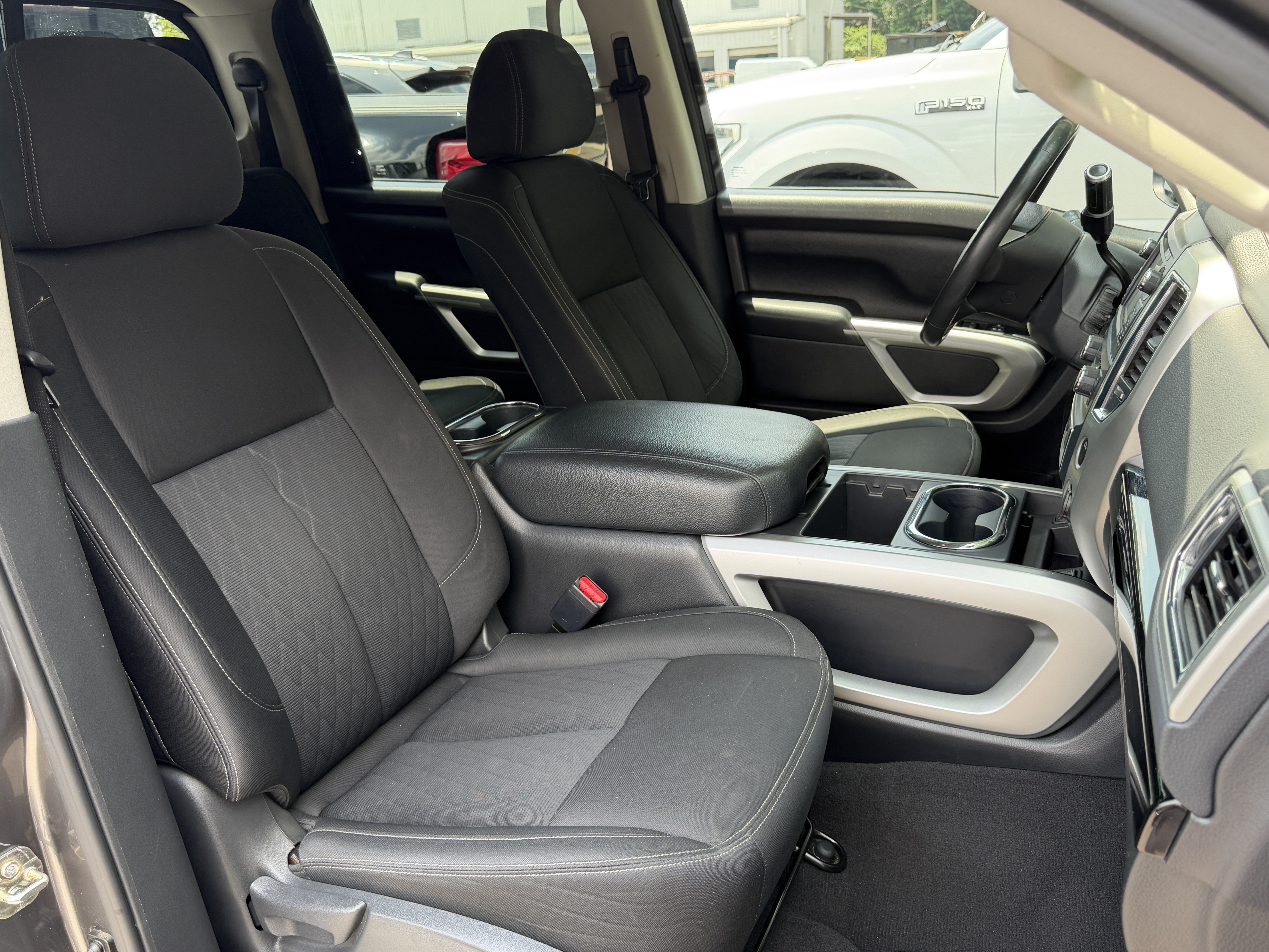 Used 2017 Nissan Titan SV RWD image 30