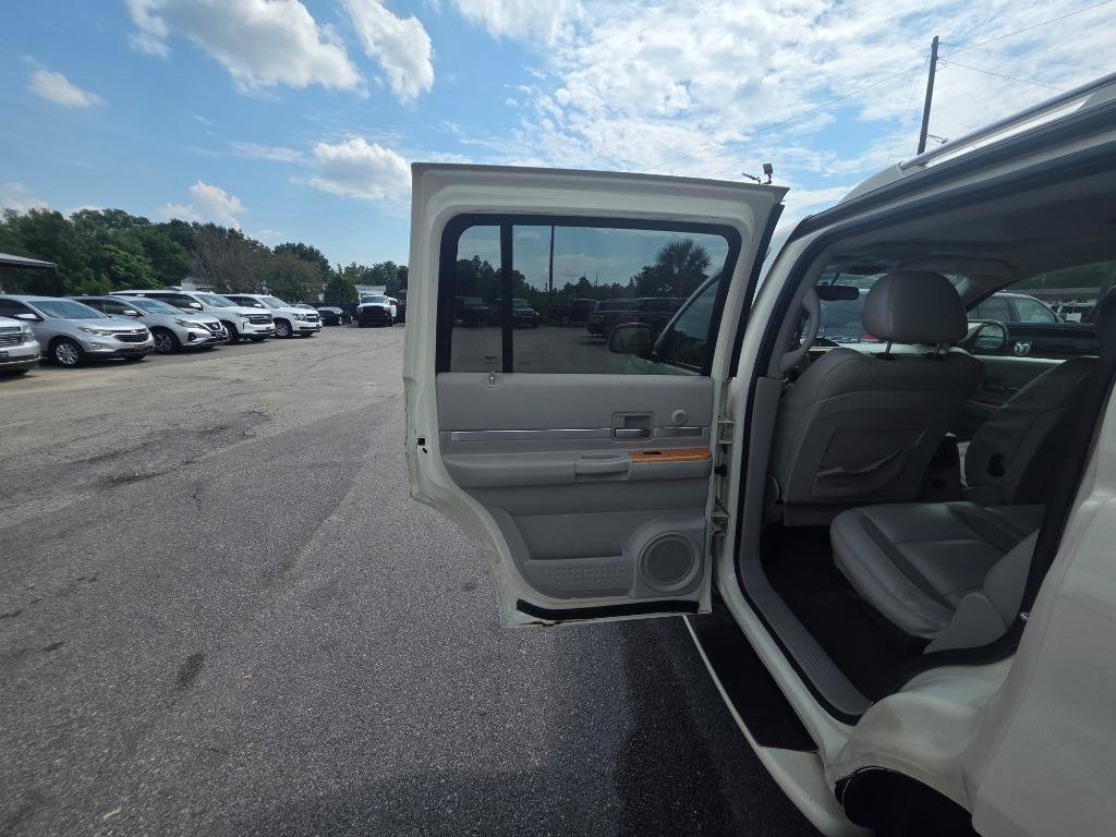 Used 2009 Chrysler Aspen Limited RWD image 10