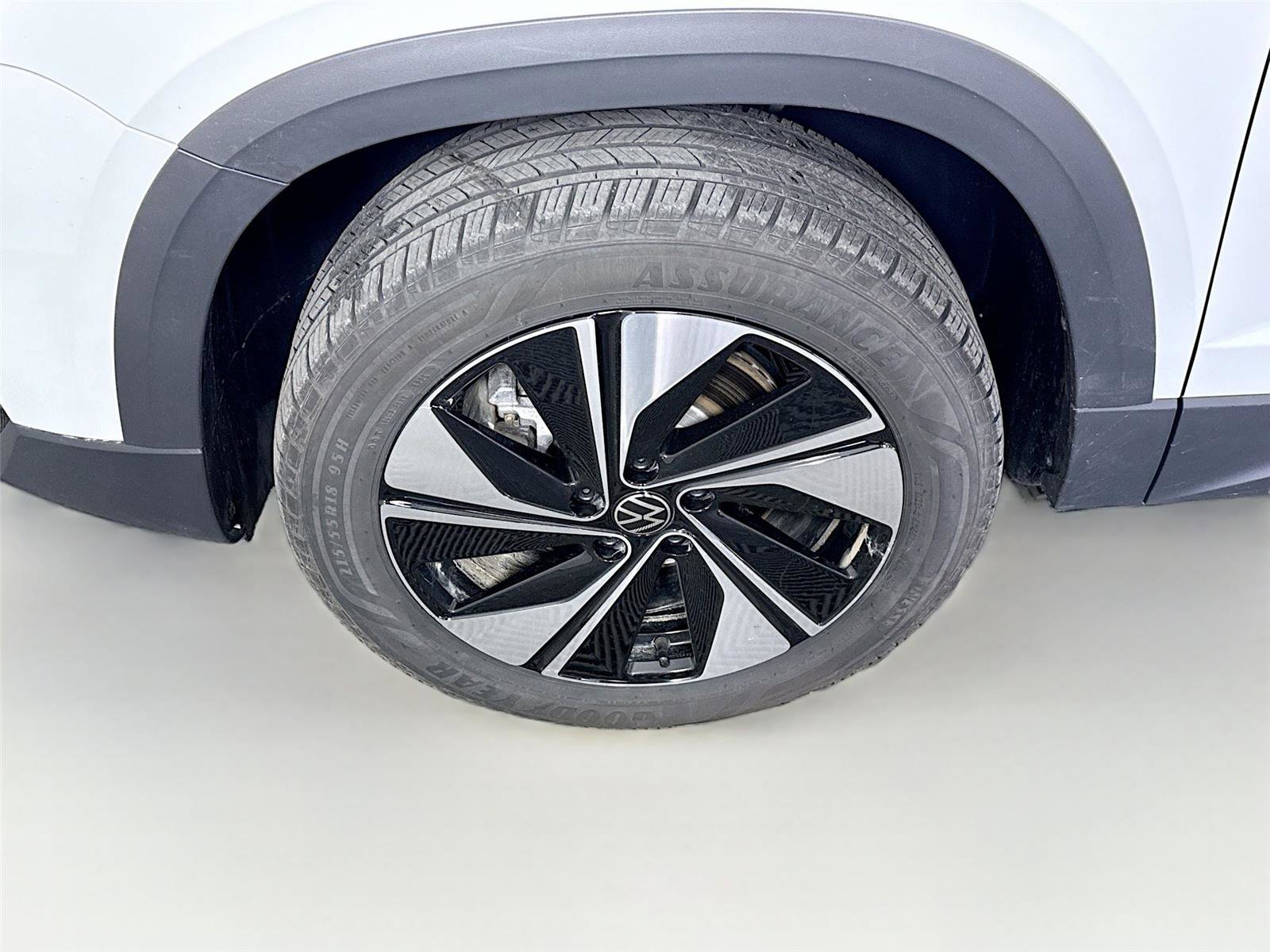 Used 2025 Volkswagen Taos SE image 22