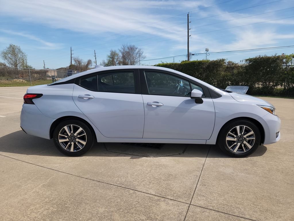 Used 2025 Nissan Versa SV image 4