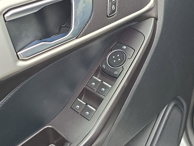 Used 2020 Ford Explorer XLT w/ Comfort Package image 11