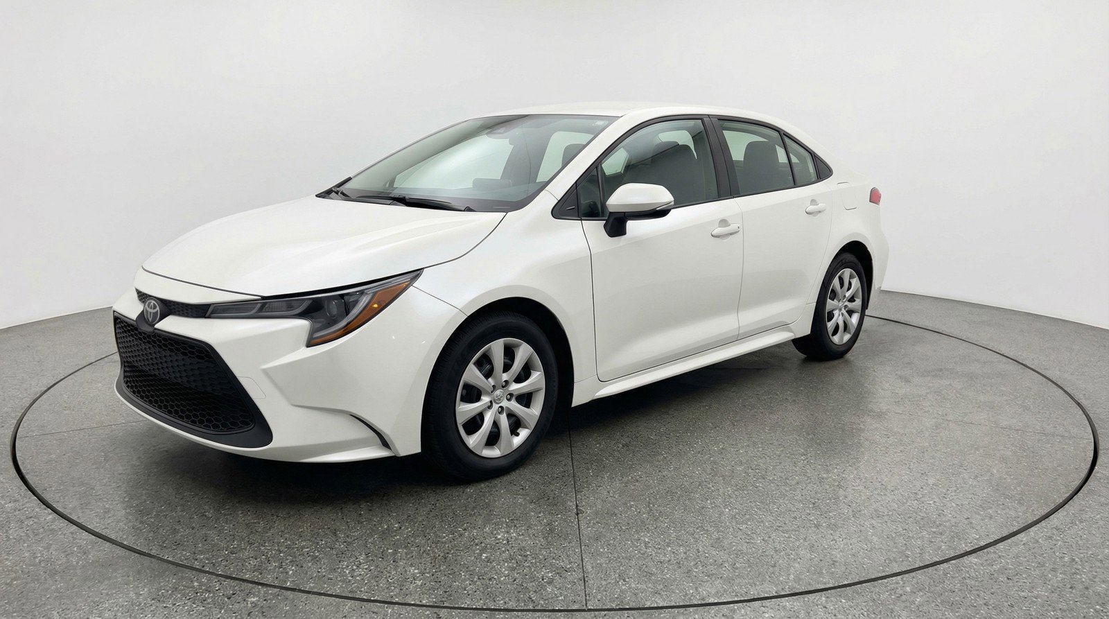 Used 2025 Toyota Corolla LE image 3