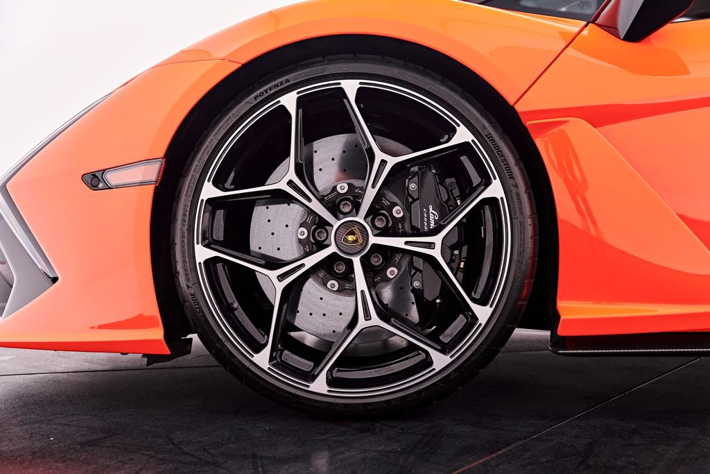 Used 2024 Lamborghini Revuelto AWD/4WD image 3