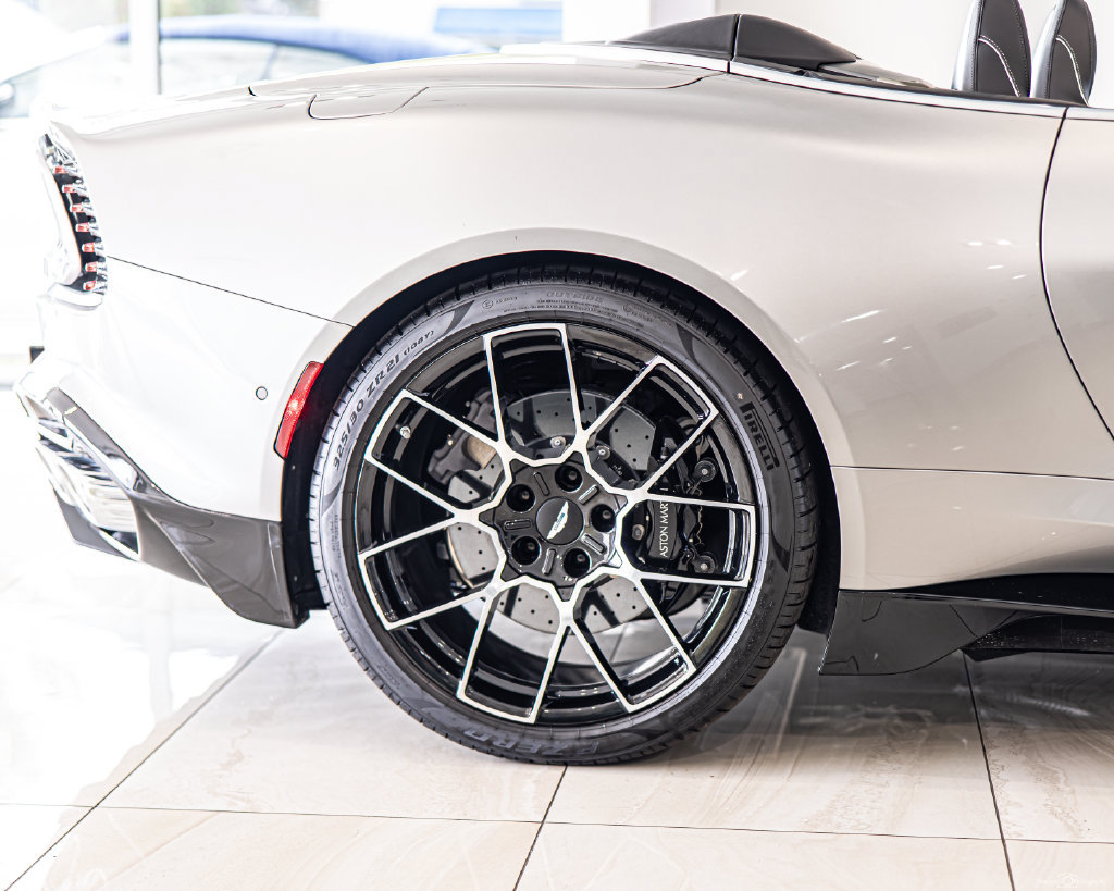 New 2026 Aston Martin Vanquish Convertible RWD image 11
