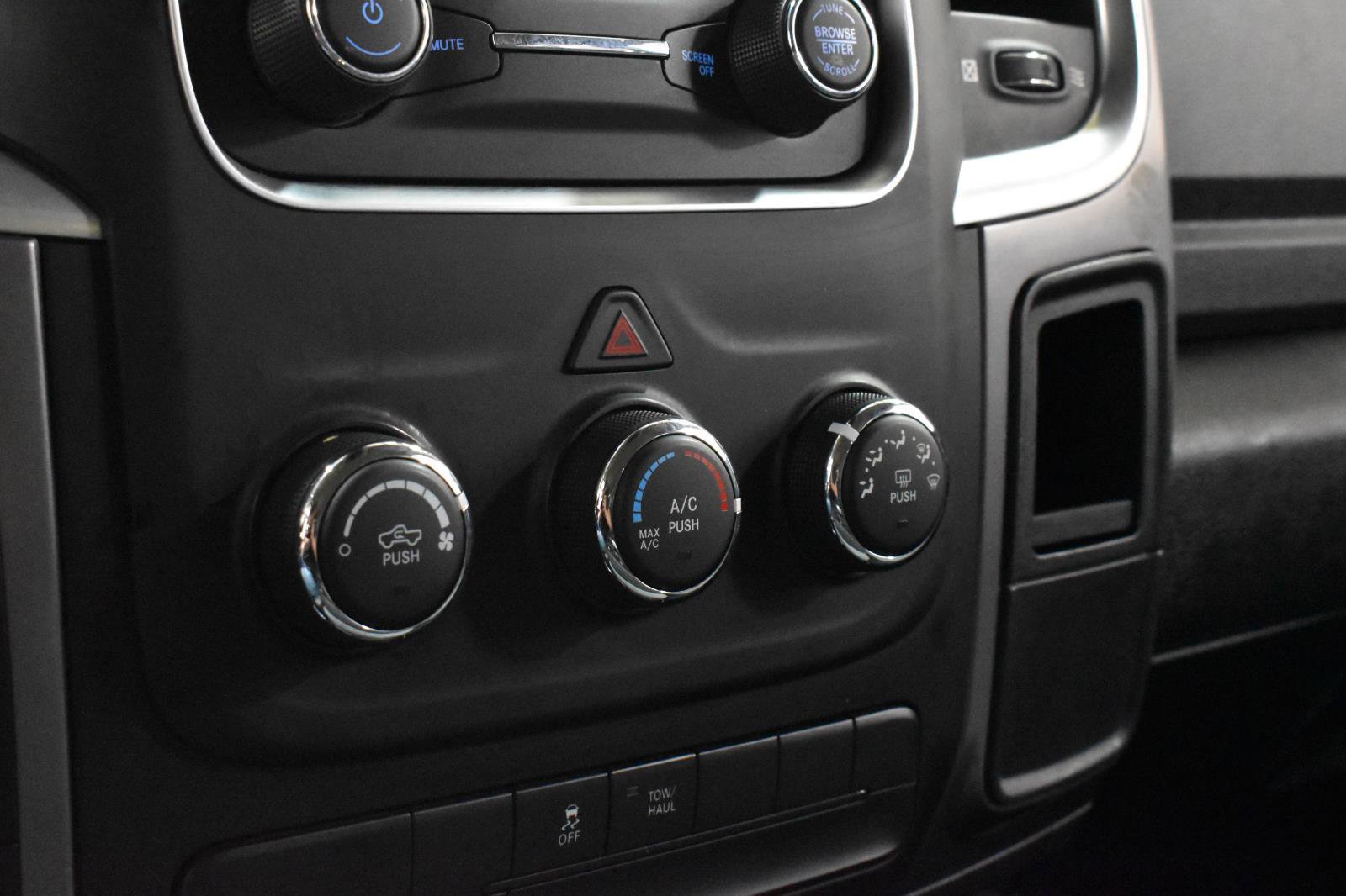 Used 2021 RAM 1500 Classic SLT AWD/4WD image 14