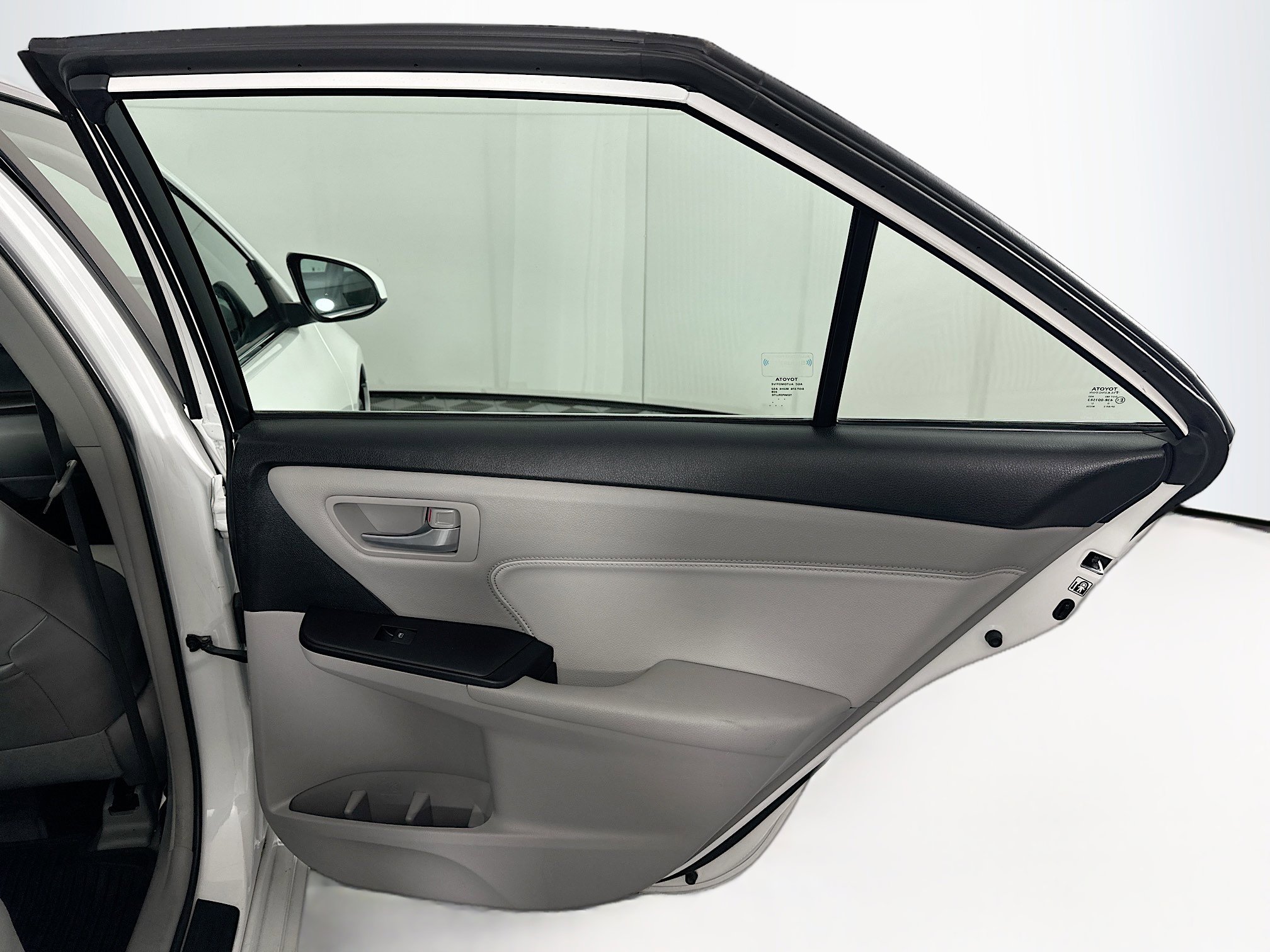 Used 2017 Toyota Camry XLE image 30