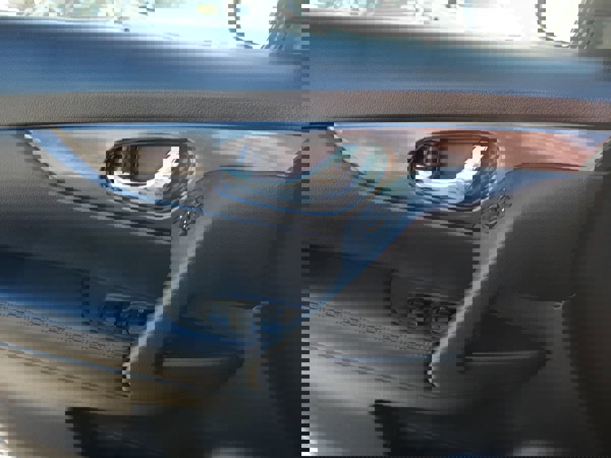 Used 2018 Nissan Rogue S image 12