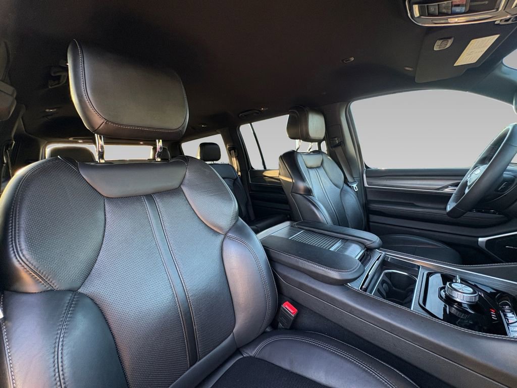 Used 2024 Jeep Wagoneer Series II AWD/4WD image 8