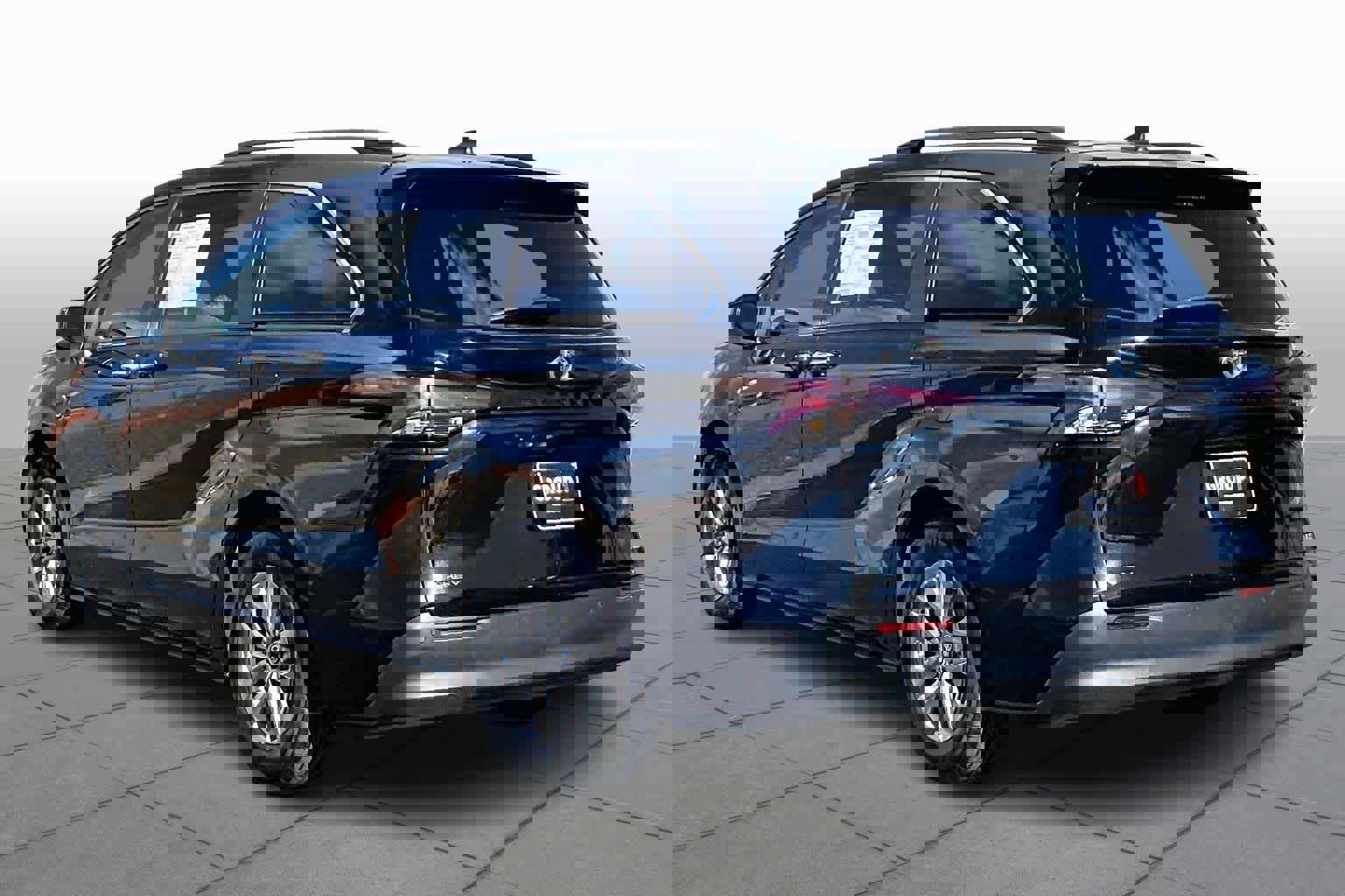 Certified 2025 Toyota Sienna XLE image 11