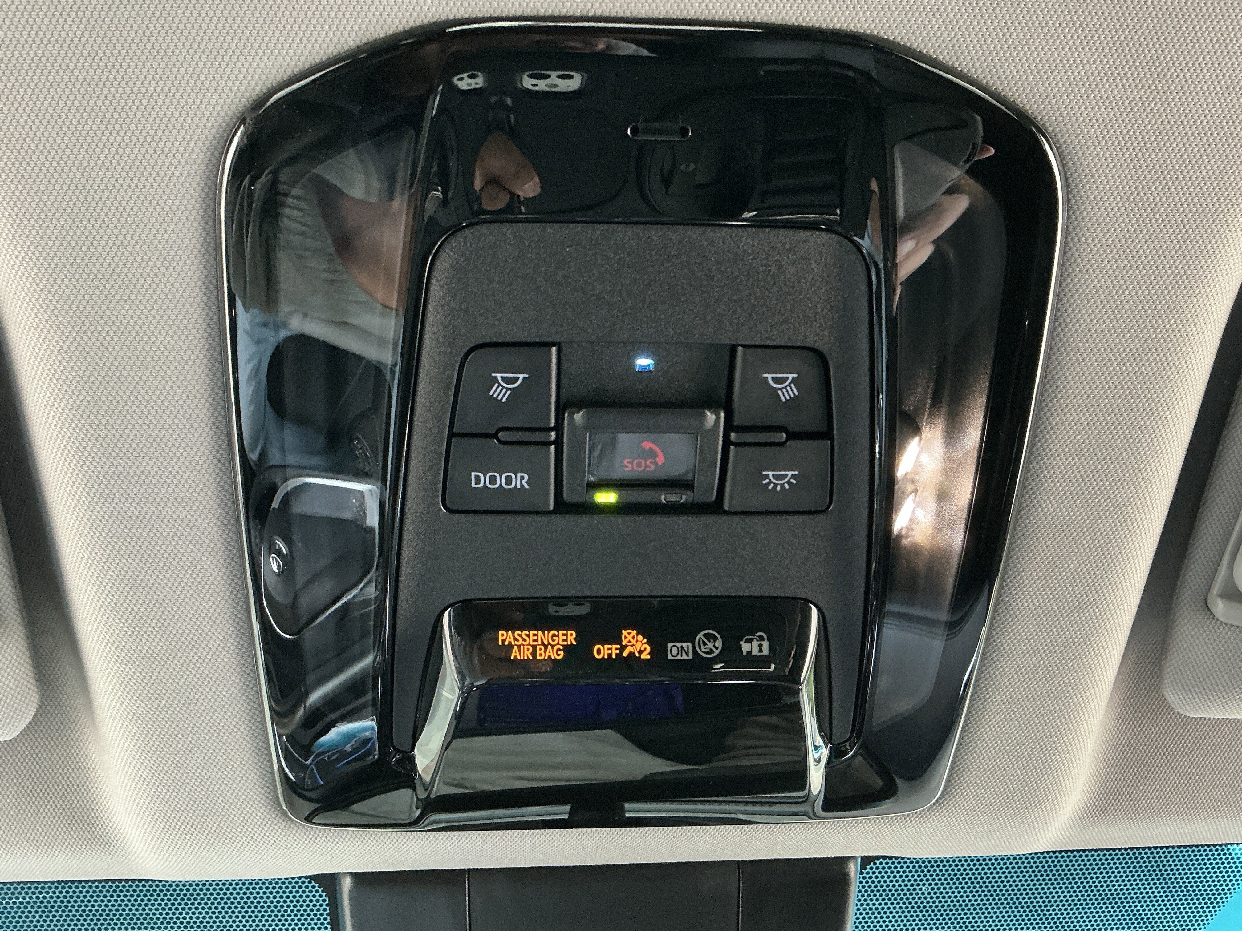 Used 2024 Toyota Venza LE image 17