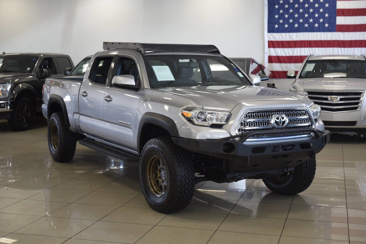 Used 2017 Toyota Tacoma TRD Off-Road image 4