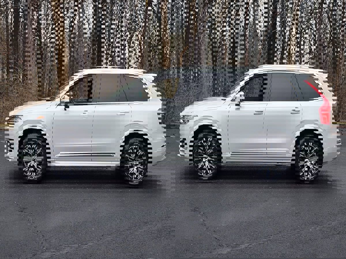 Used 2024 Volvo XC90 B5 Core w/ Climate Package image 3