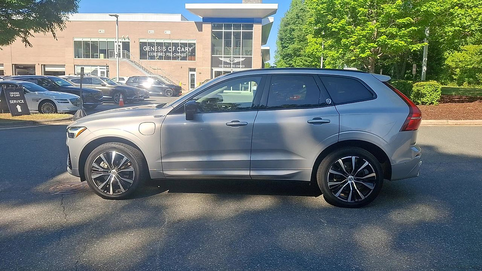 Used 2023 Volvo XC60 T8 Ultimate w/ Climate Package AWD/4WD image 5