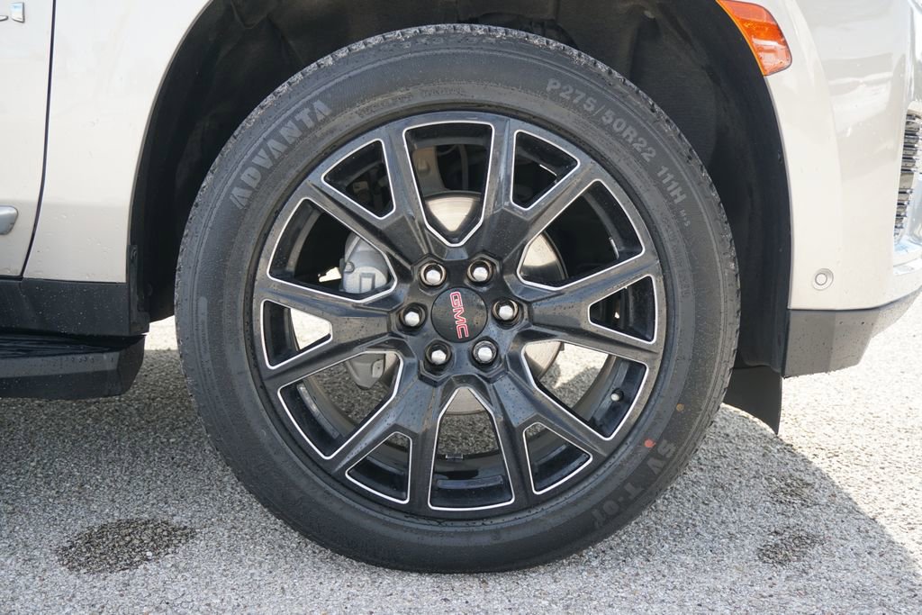 Used 2023 GMC Yukon XL Denali w/ Advanced Technology Package image 5