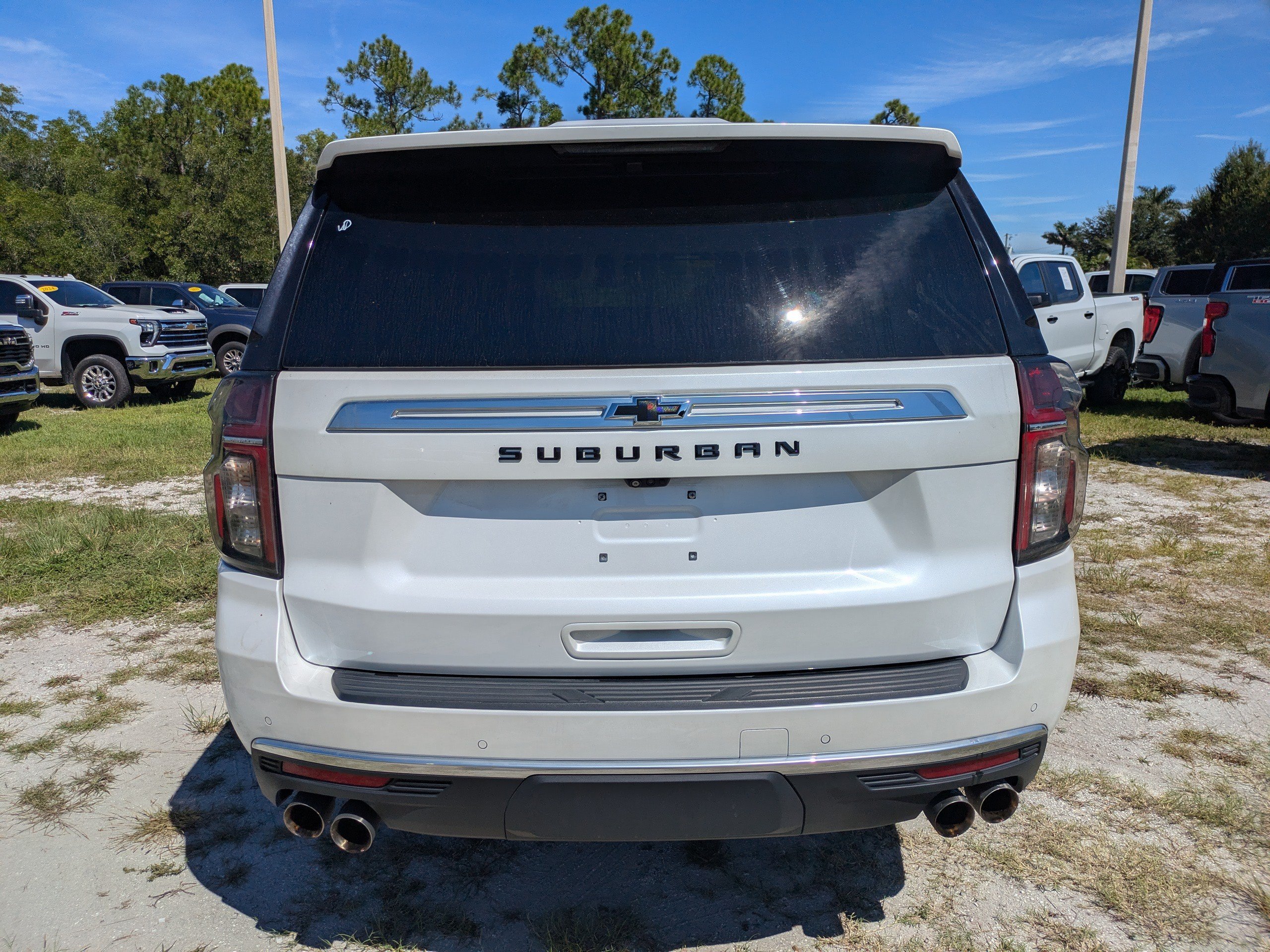 Used 2024 Chevrolet Suburban High Country AWD/4WD image 5