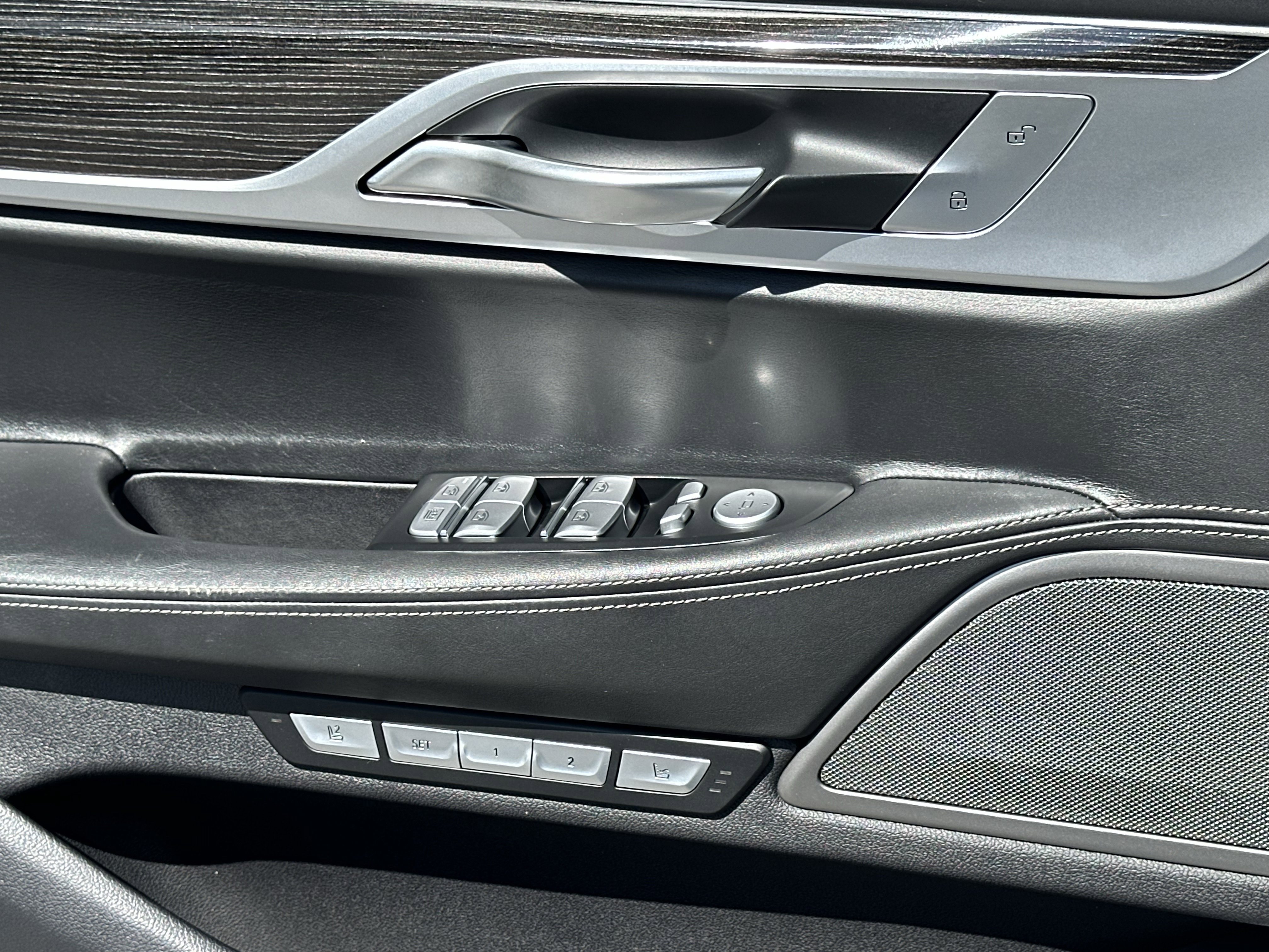 Used 2018 BMW 750i image 28