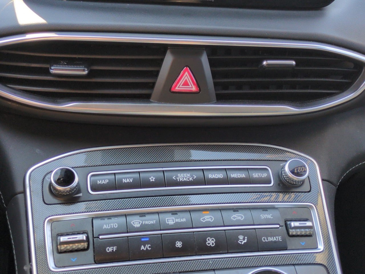 Used 2021 Hyundai Santa Fe SEL w/ Convenience + Premium Package FWD image 21