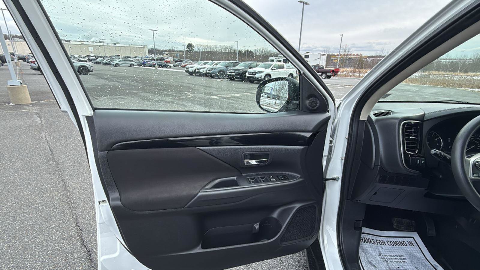 Used 2019 Mitsubishi Outlander ES image 24