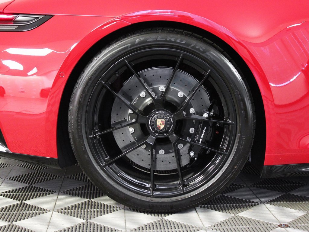 Used 2025 Porsche 911 Carrera 4 GTS image 40
