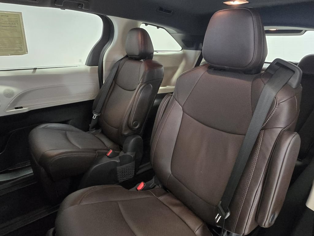 Used 2024 Toyota Sienna Platinum FWD image 12