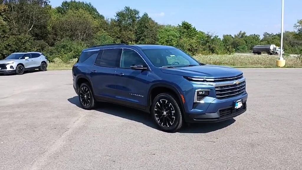 New 2026 Chevrolet Traverse LT w/ Sun and Wheel Package image 2