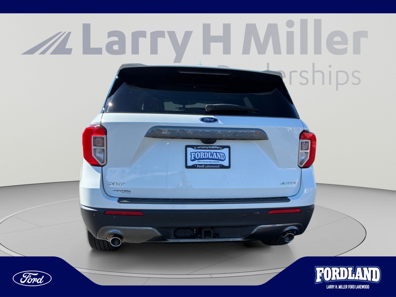 Used 2023 Ford Explorer XLT w/ Equipment Group 202A AWD/4WD image 4