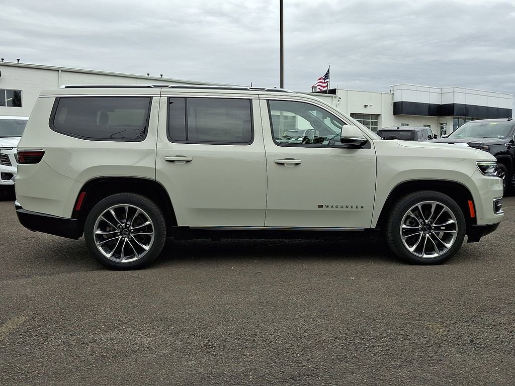 Used 2022 Jeep Wagoneer Series III w/ Premium Group I AWD/4WD image 7