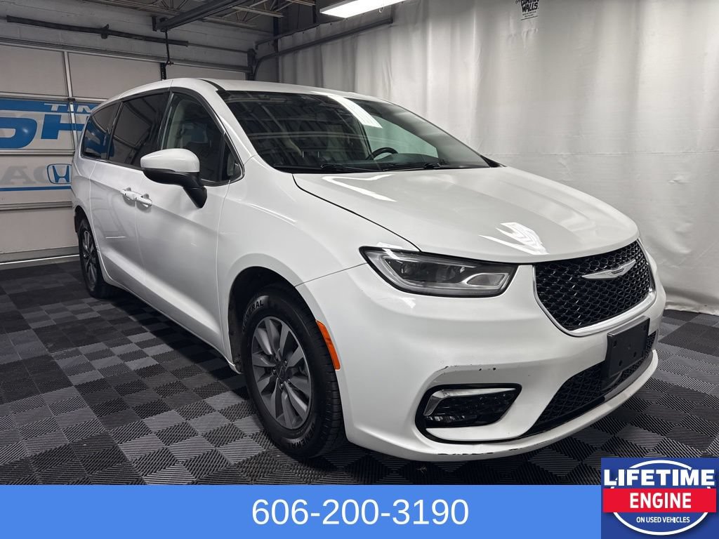 Used 2023 Chrysler Pacifica Touring-L FWD image 4