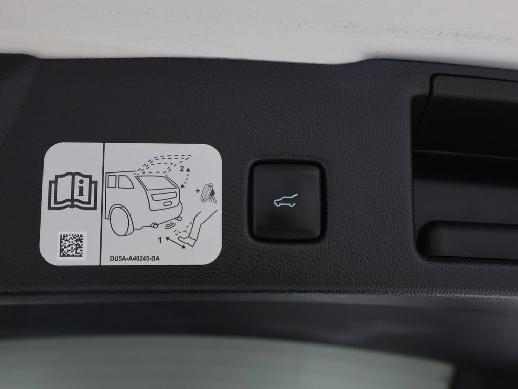 Used 2020 Ford Escape Titanium AWD/4WD image 21