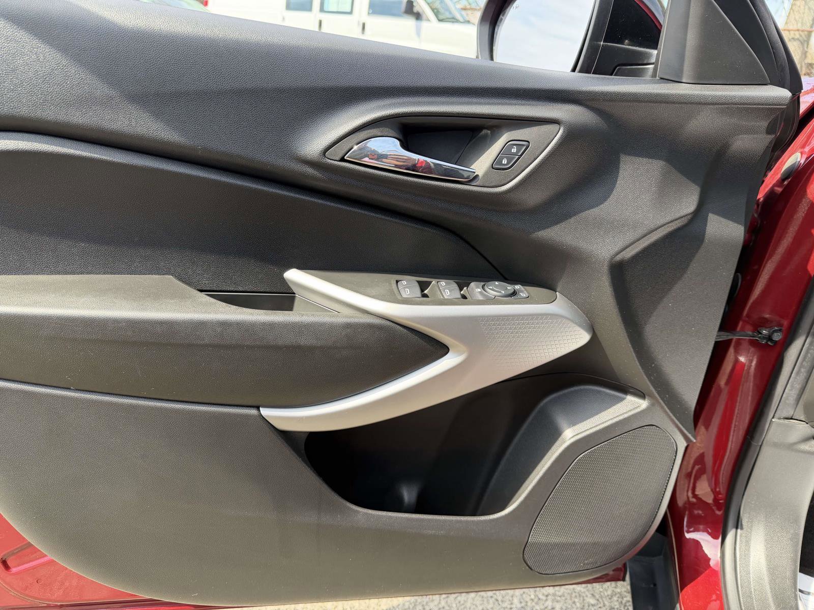 Certified 2024 Chevrolet Trax RS w/ Driver Confidence Package FWD image 15