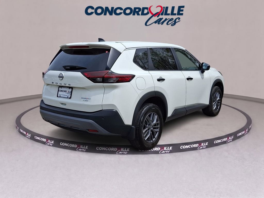 Used 2023 Nissan Rogue S AWD/4WD image 6