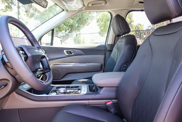 New 2027 Kia Carnival EX FWD image 10
