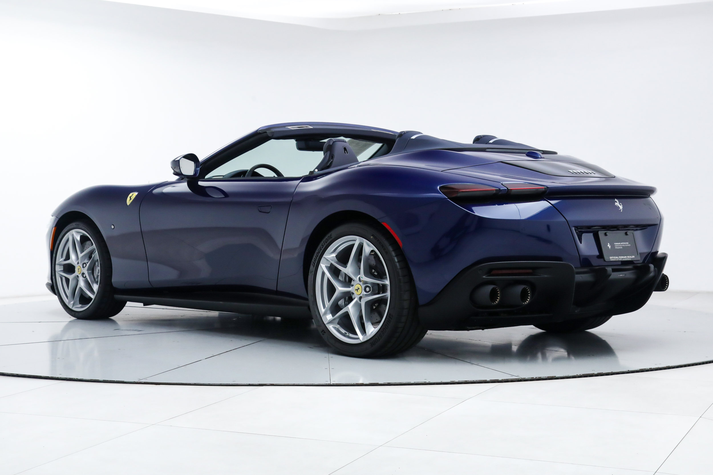 Certified 2026 Ferrari Roma Spider RWD image 8