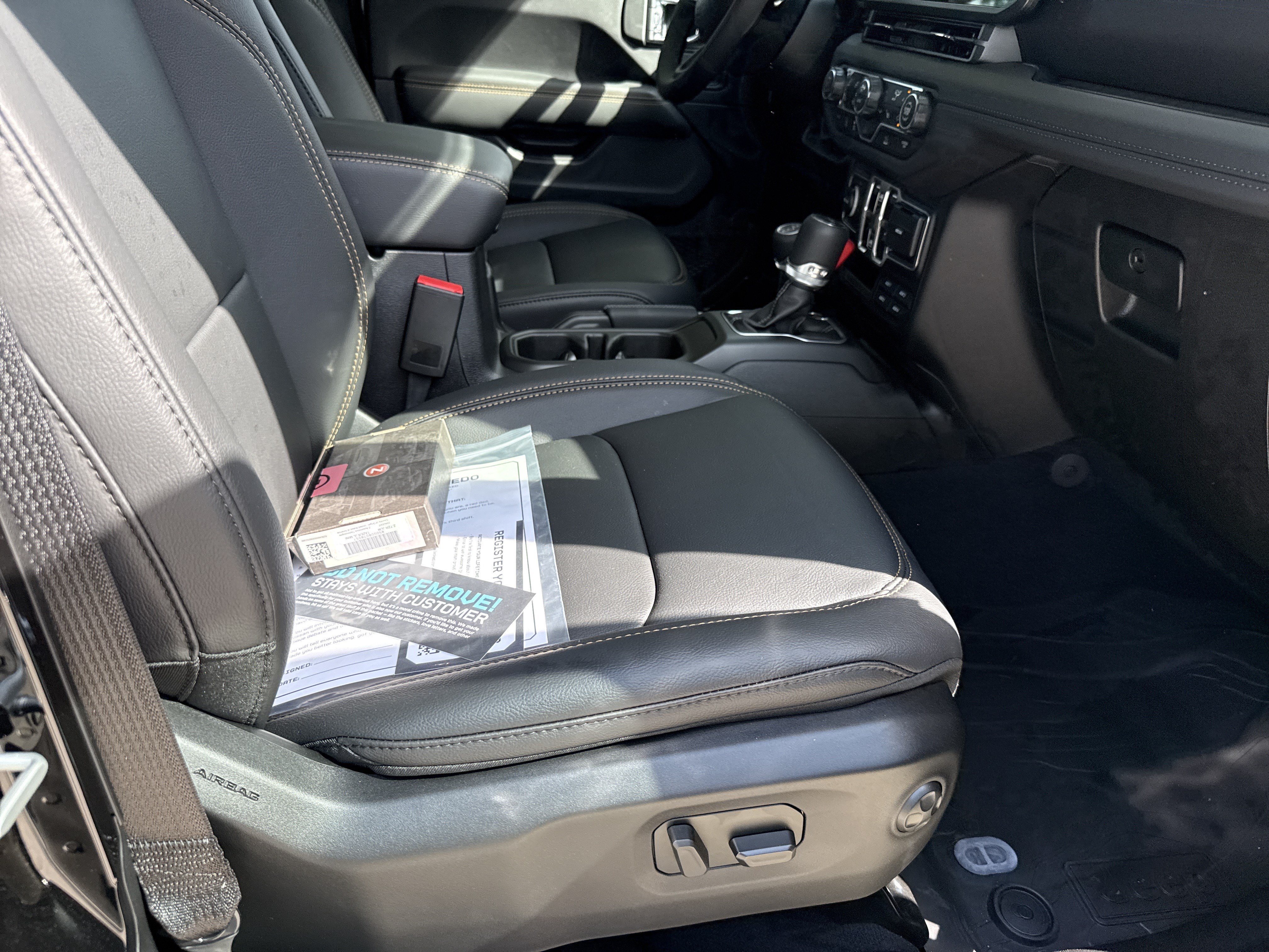 New 2025 Jeep Gladiator Sport w/ Premium Package AWD/4WD image 13