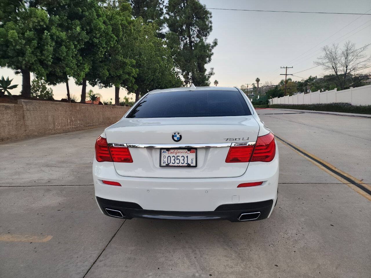 Used 2012 BMW 750Li w/ Driver Assistance Pkg RWD image 4