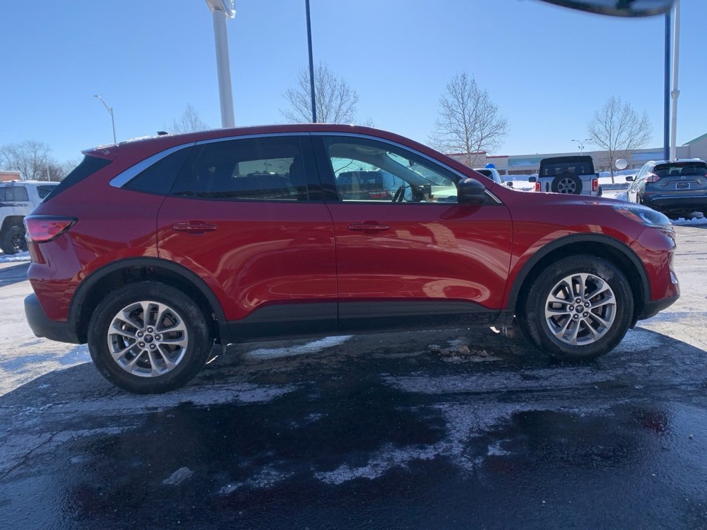 Used 2022 Ford Escape SE w/ Convenience Package image 2