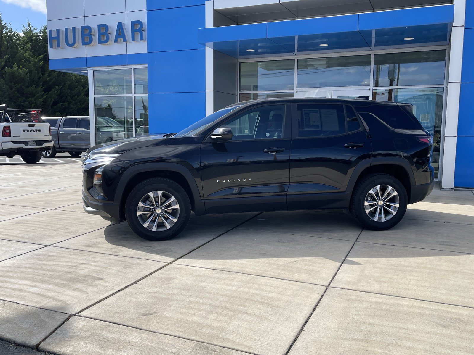 Used 2026 Chevrolet Equinox LT AWD/4WD image 2