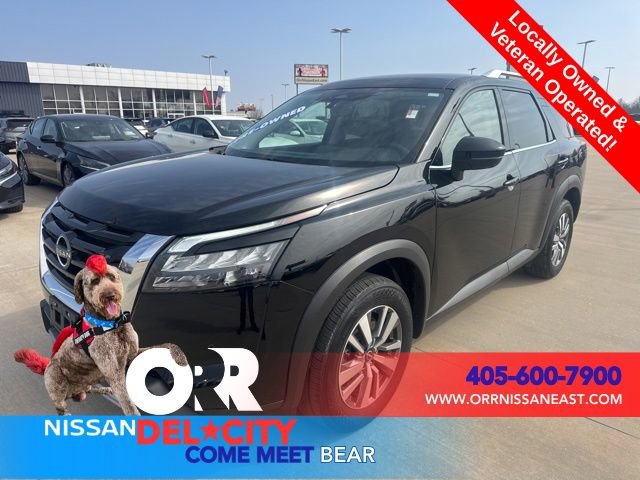Used 2025 Nissan Pathfinder SL image 1