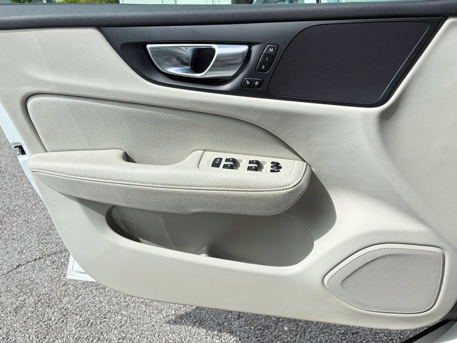 Used 2020 Volvo V60 T5 Momentum w/ Premium Package FWD image 12