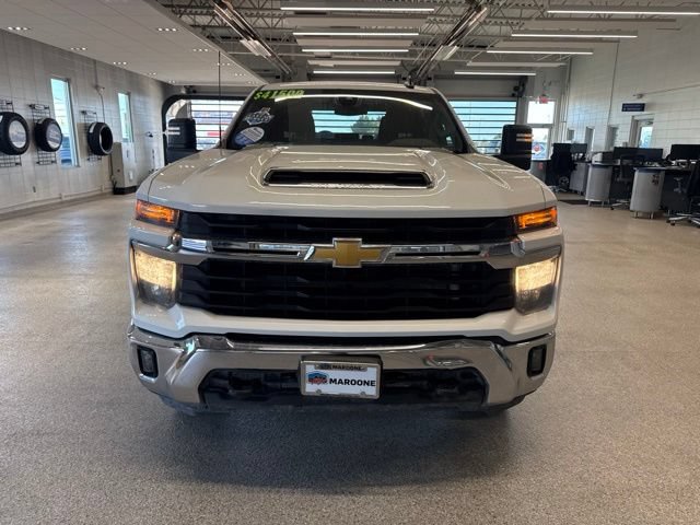 Used 2024 Chevrolet Silverado 2500 LT w/ Convenience Package AWD/4WD image 2