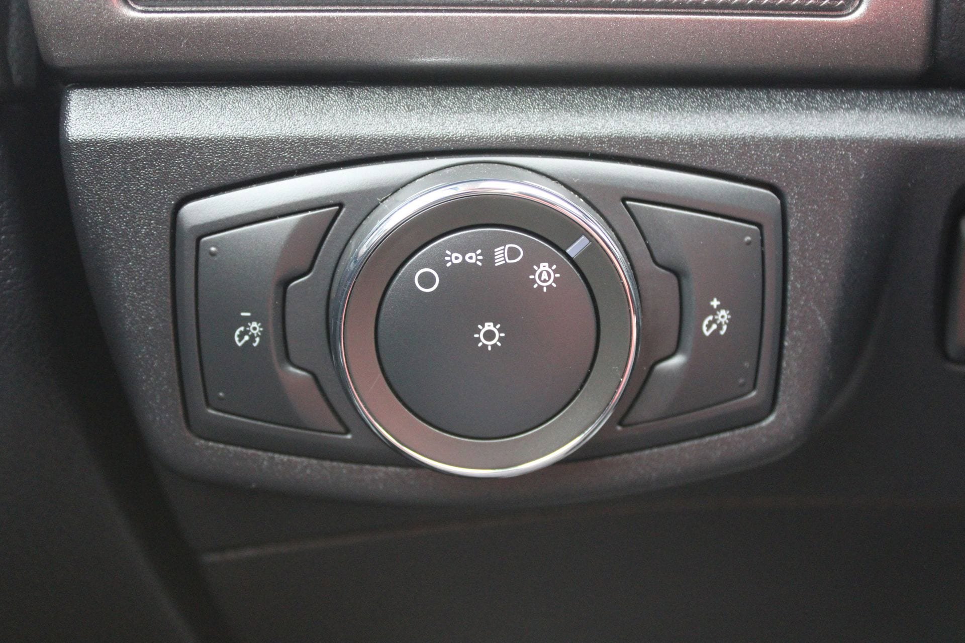 Used 2020 Ford Fusion SE image 23