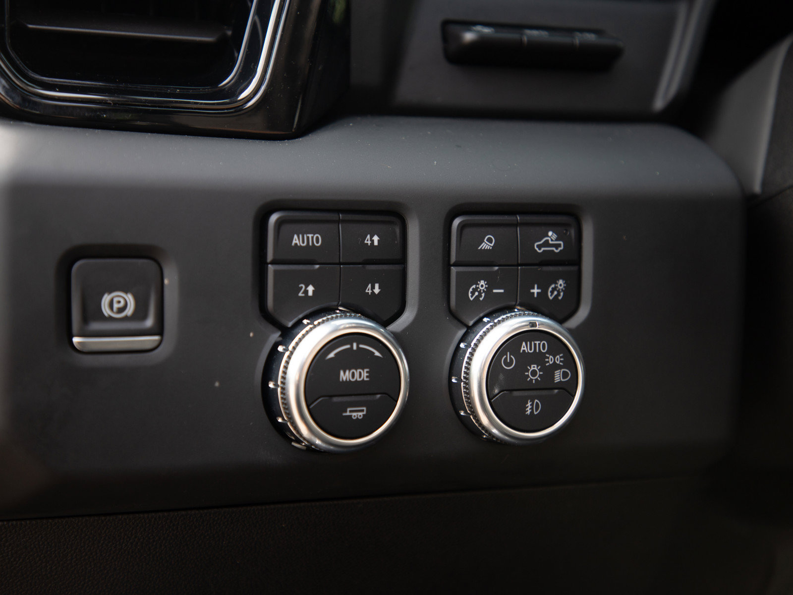 Used 2024 GMC Sierra 2500 AT4 w/ Technology Package AWD/4WD image 28