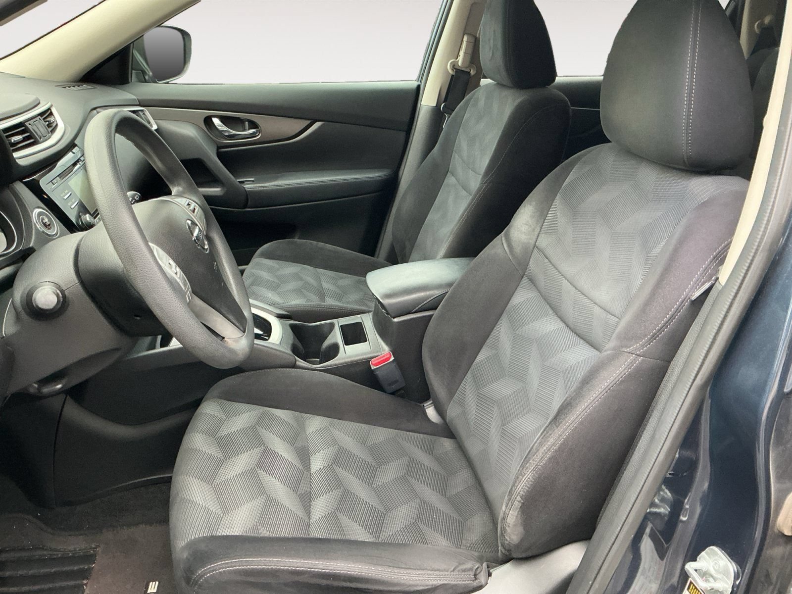 Used 2015 Nissan Rogue SV w/ SV Family Package FWD image 9