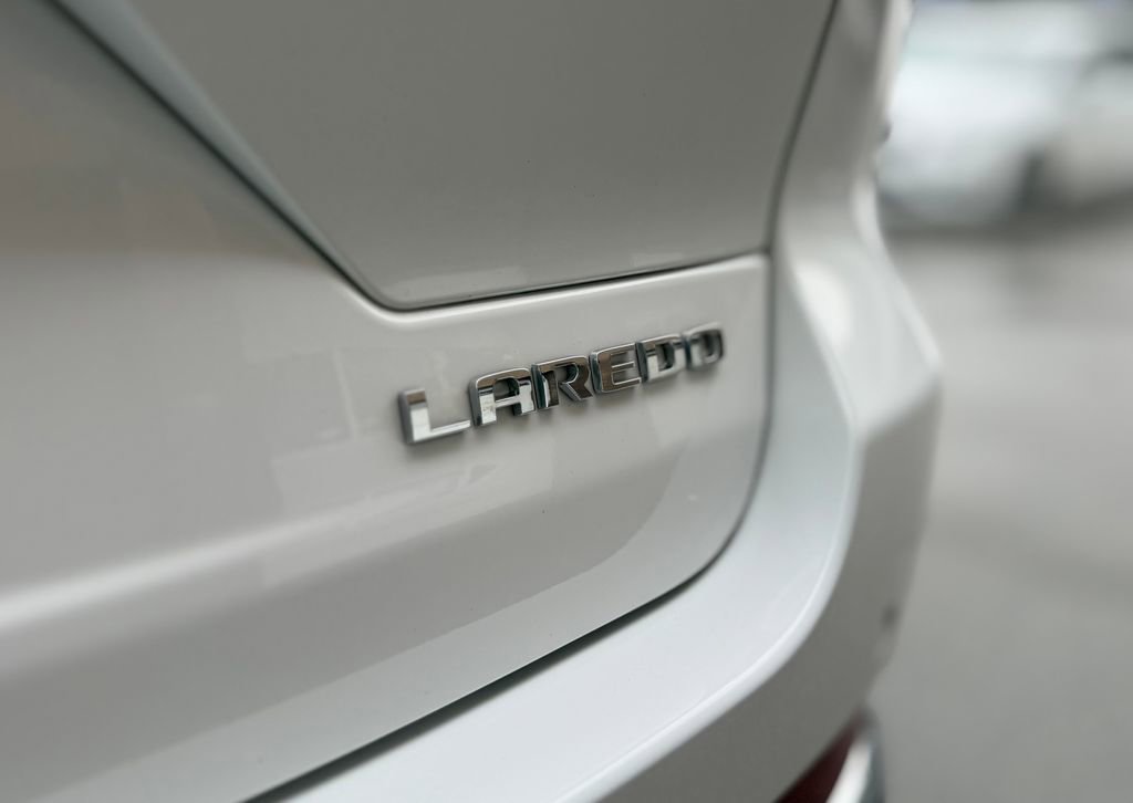 Used 2023 Jeep Grand Cherokee Laredo image 29