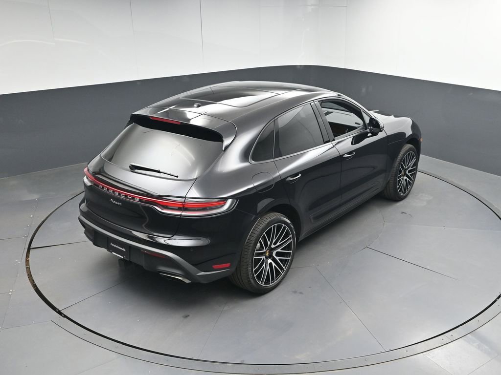 Certified 2025 Porsche Macan image 38
