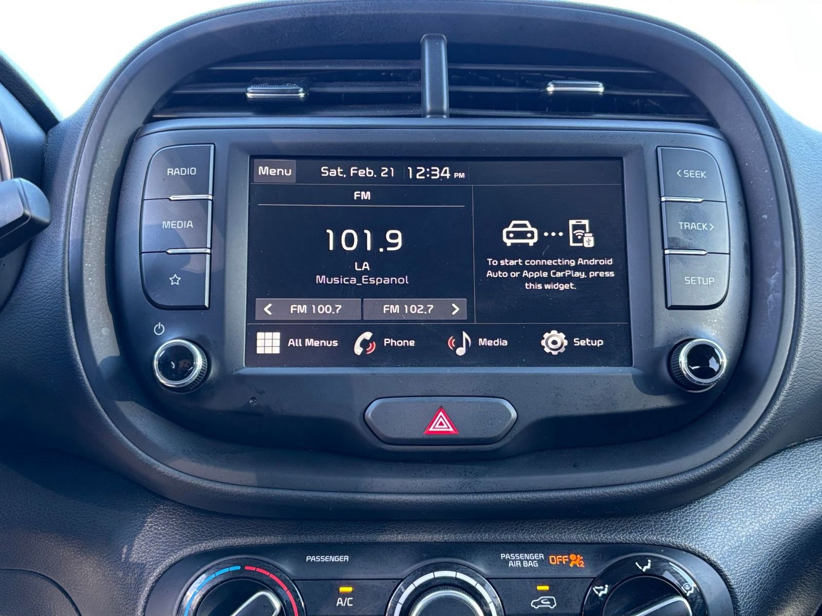Used 2025 Kia Soul LX w/ LX Technology Package FWD image 20